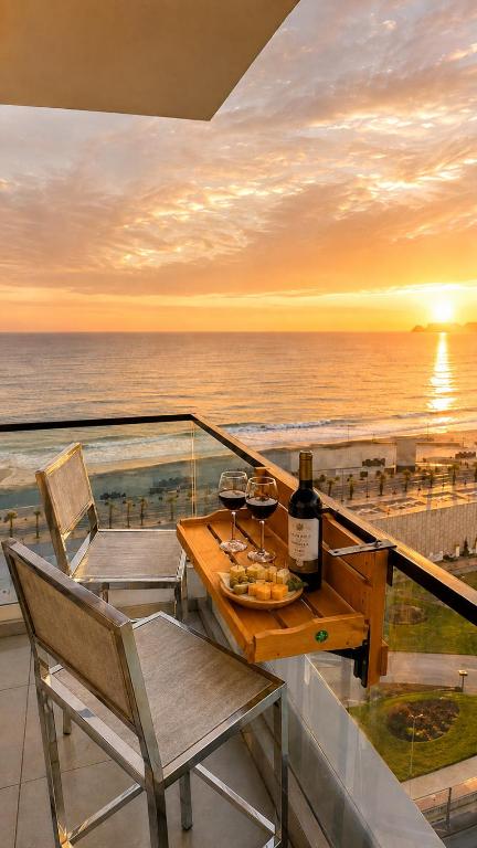 Oceanfront 3BR Apartment 15 Minutes to the Airport, Fast WiFi, Pool, Gym, Sauna and Free Parking - 1