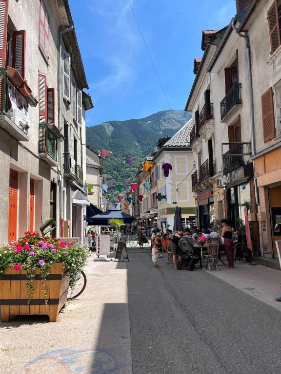 Maison Viennois, Fabulous Bike Friendly Town House, Bourg d'Oisans centre - 4
