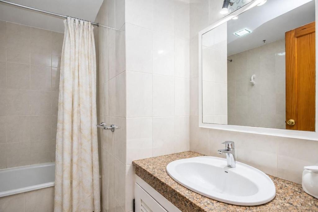 GuestReady - Cosy Retreat with Balcony near Beach - 5