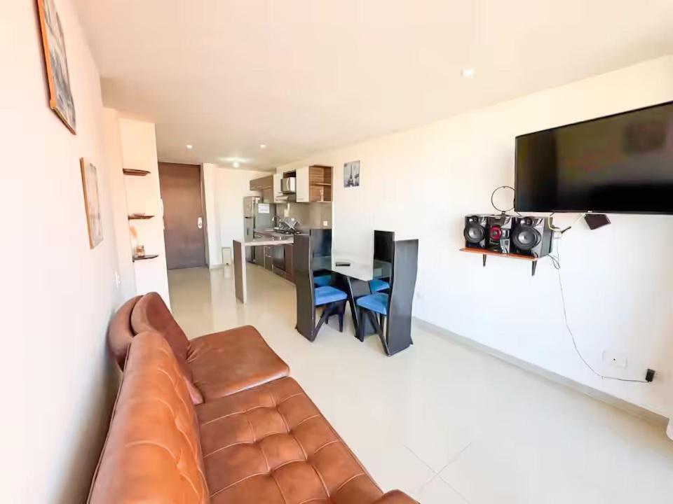 Moderno Apto 2 Hab con Balcon, Piscina, Gym y BBQ - 4