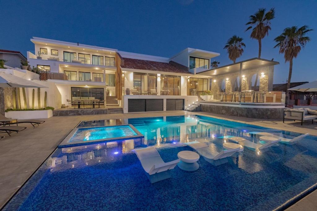 10 Bdrm Oceanfront Villa with panoramic views - 1