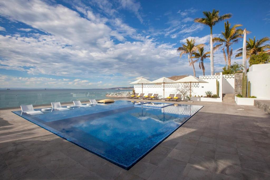 10 Bdrm Oceanfront Villa with panoramic views - 2