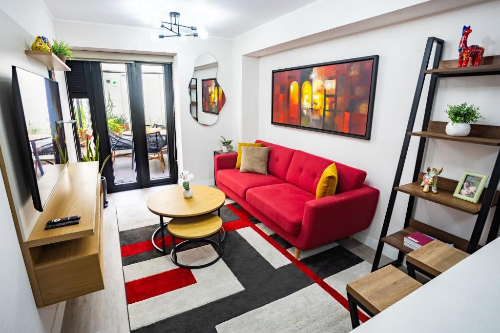 Stylish Miraflores Retreat - Patio, Pool, Garden - 2
