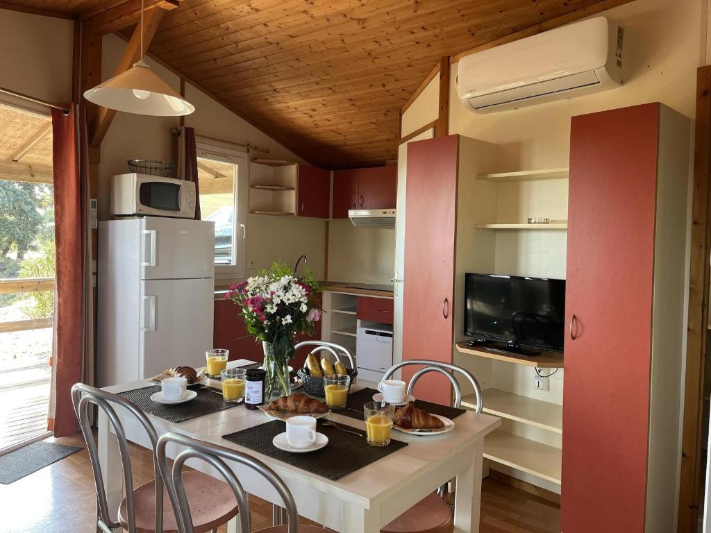 Mediterranean Family Cottage Retreat - 5