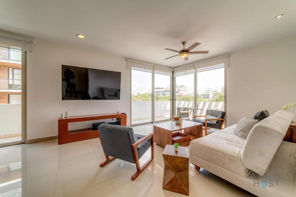 Coastal Oasis W Spa Tub Near Beach & 5Th Ave - 2