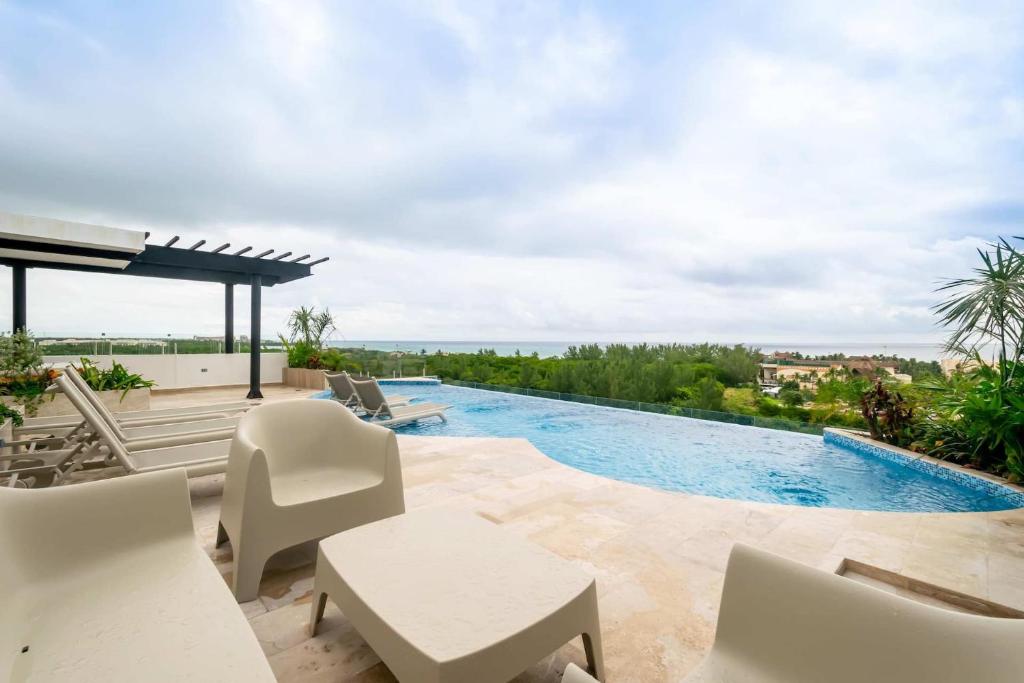 Rooftop Pool Studio Steps To Coco Beach - 1