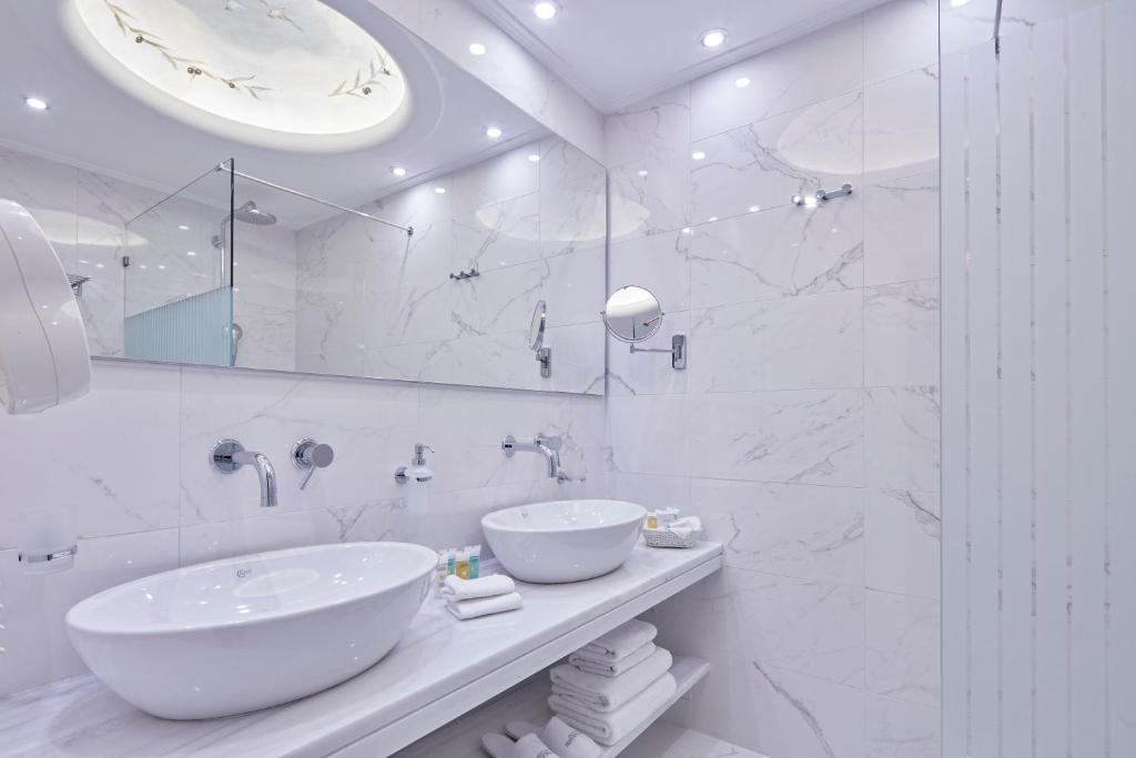 Ava Hotel and Suites photo