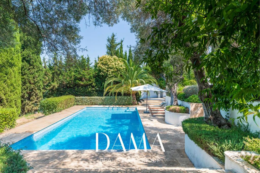 Modern villa with pool, garden, 4 bedrooms - 3