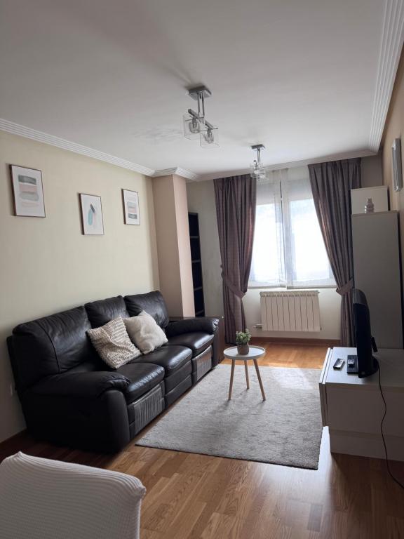 Apartamento Premium cerca Hospital, Universidad, Parking privado, a 5 minutos del centro histórico, ideal para visitar León sin preocuparse por el aparcamiento - 1