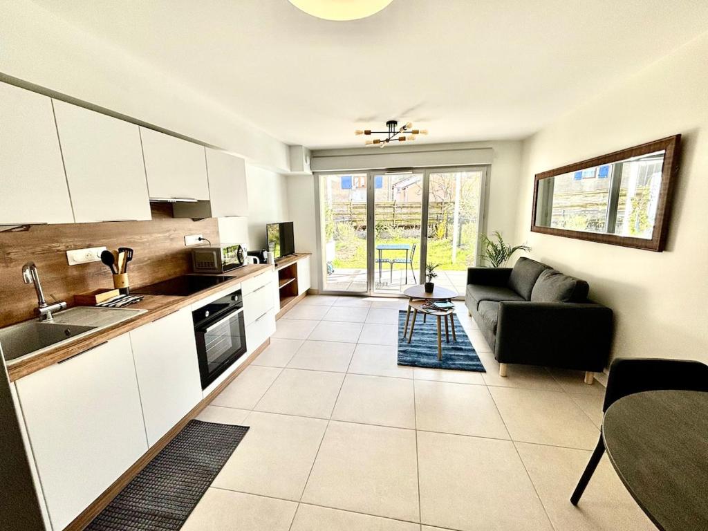Appart au Grand Port Terrasse, Jardin Privé et Garage inclus - 3