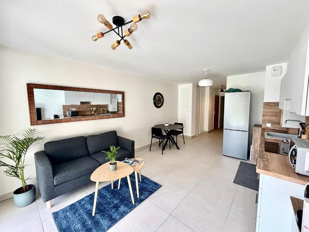 Appart au Grand Port Terrasse, Jardin Privé et Garage inclus - 4