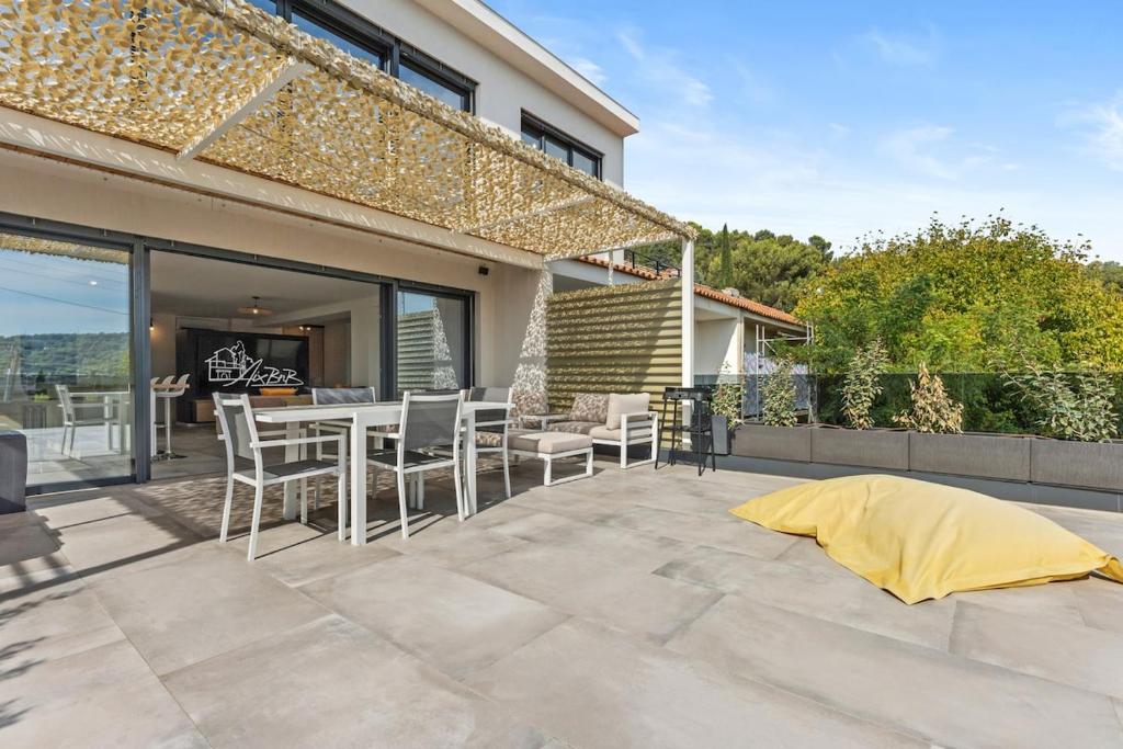 Luxury 3-bedroom apartment, air-conditioned, with spa - 3