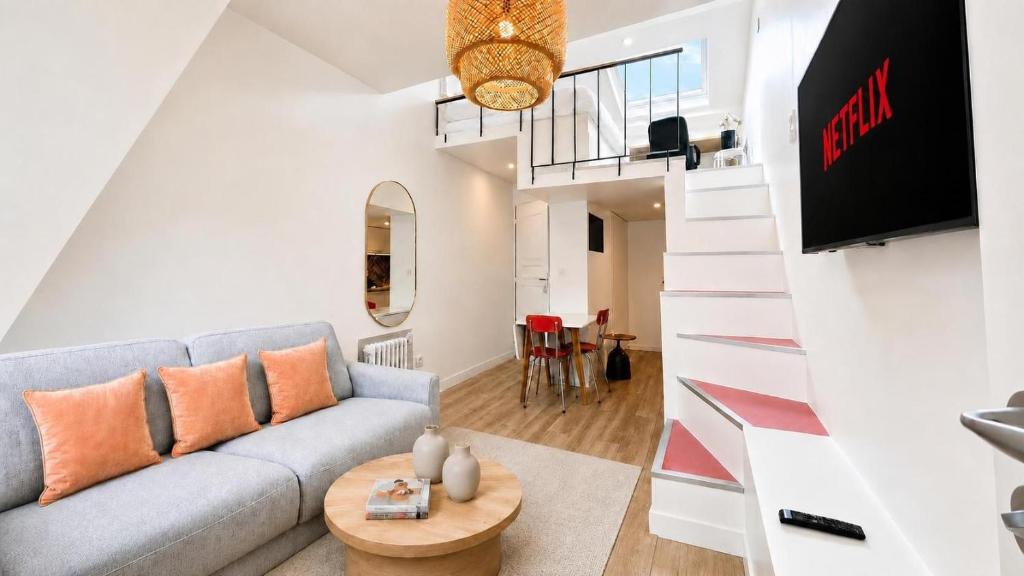 Latin Quarter Charming Mezzanine Studio with Netflix - 2