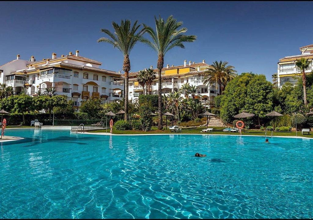 LA DAMA DE NOCHE ELEGANCIA y RELAX EN MARBELLA - 1