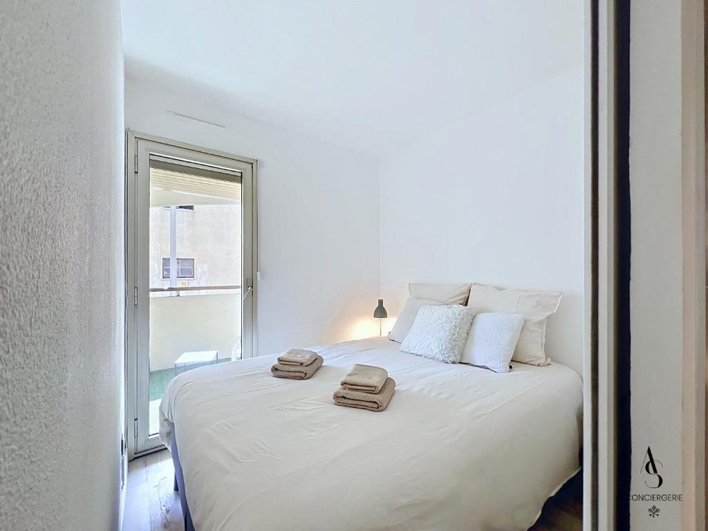 Le City 1BR 500m Palais AC - 3