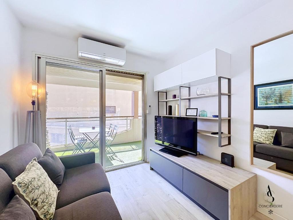 Le City 1BR 500m Palais AC - 5