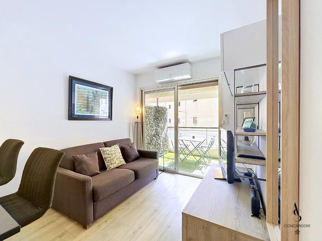 Le City 1BR 500m Palais AC - 4