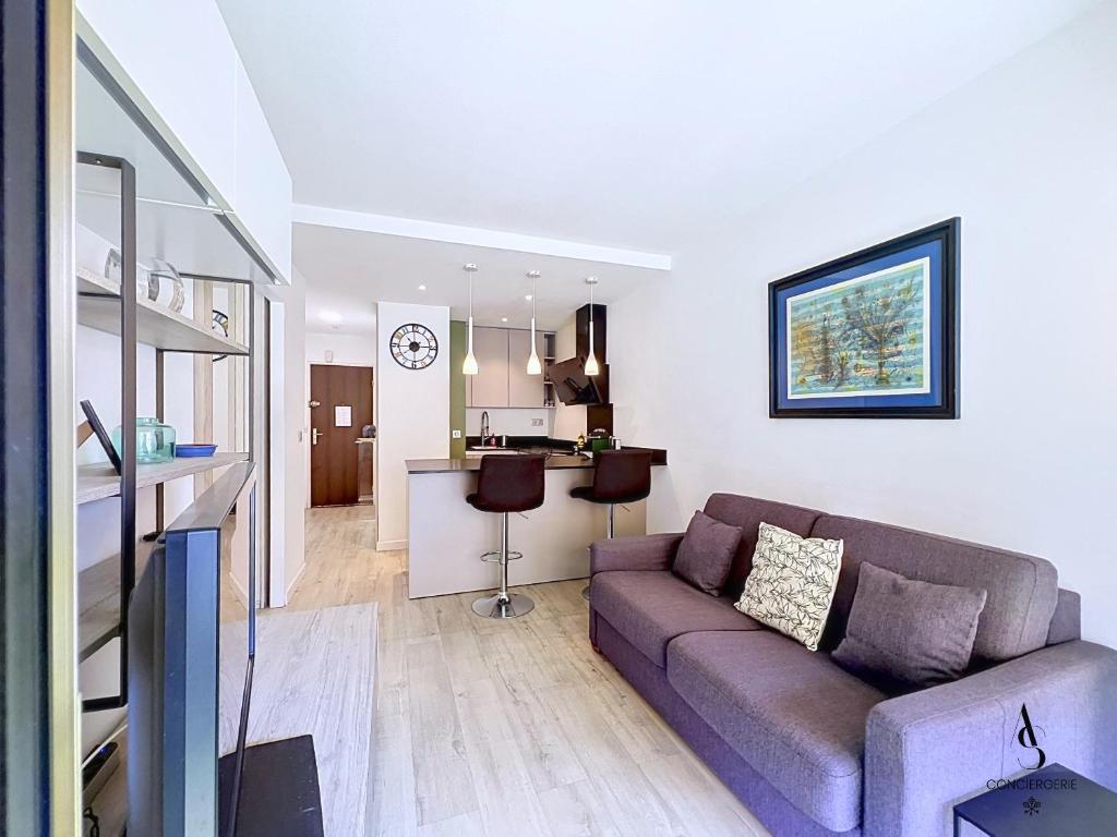 Le City 1BR 500m Palais AC - 1