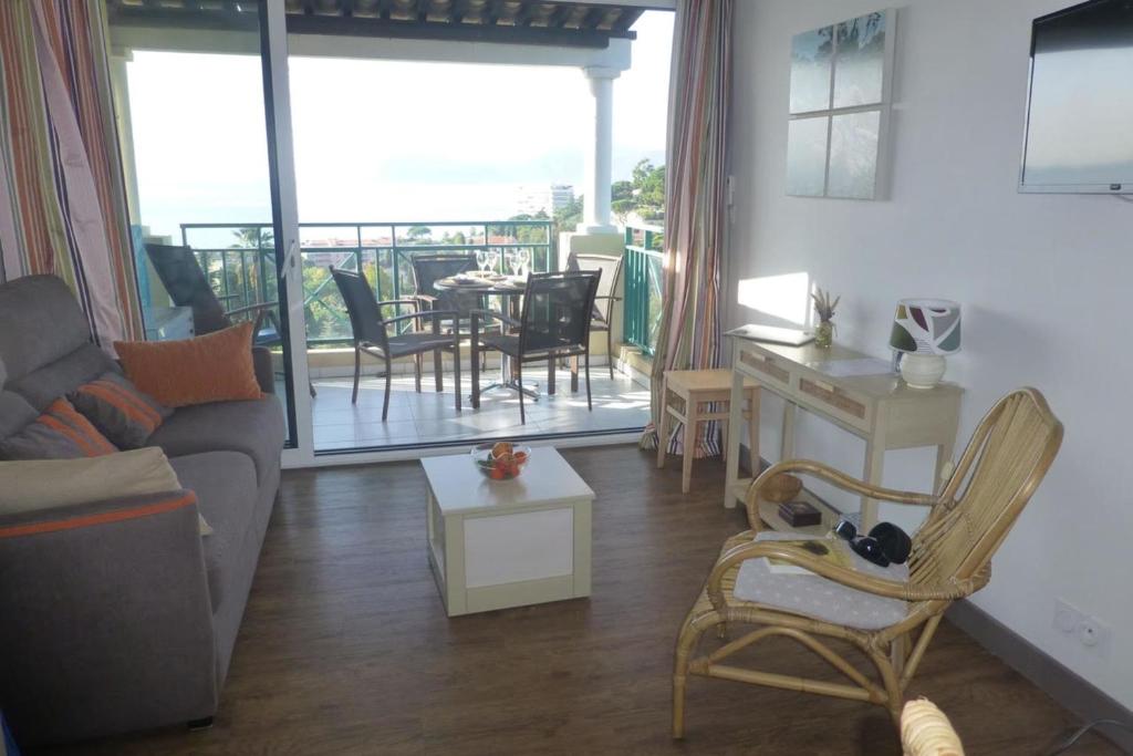 Sea views and beautiful pool - 2