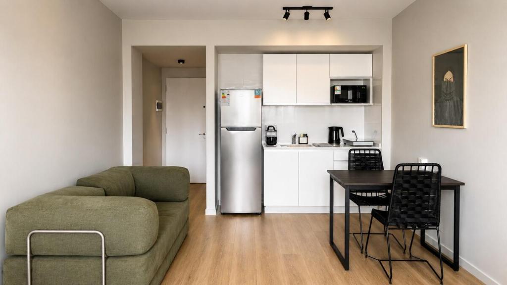 Downtown Theater District Apartment - 2
