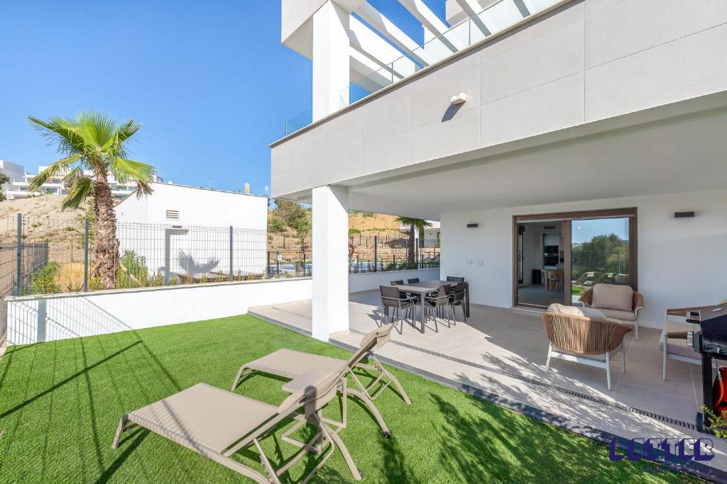Casa Azahar Luxury 3 Bedroom Apartment with Pool and Gym in Estepona - 1