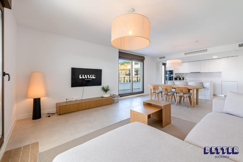 Casa Azahar Luxury 3 Bedroom Apartment with Pool and Gym in Estepona - 3