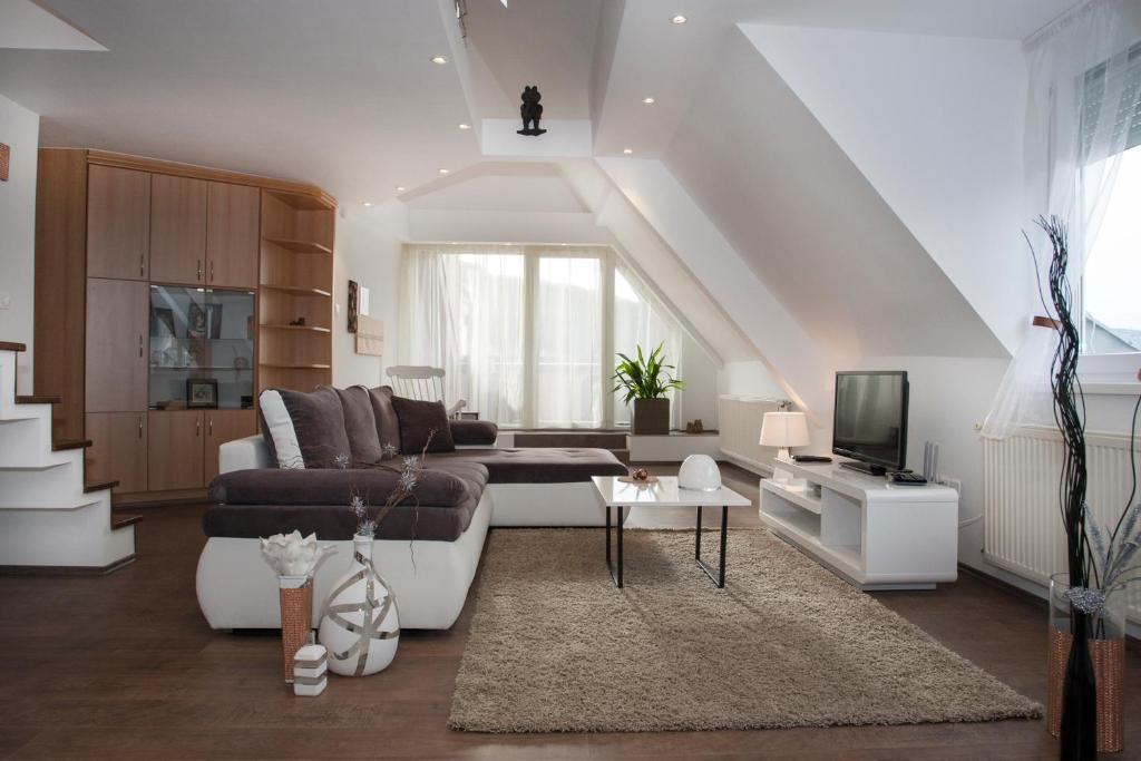 Riverside flat with King Castle view photo