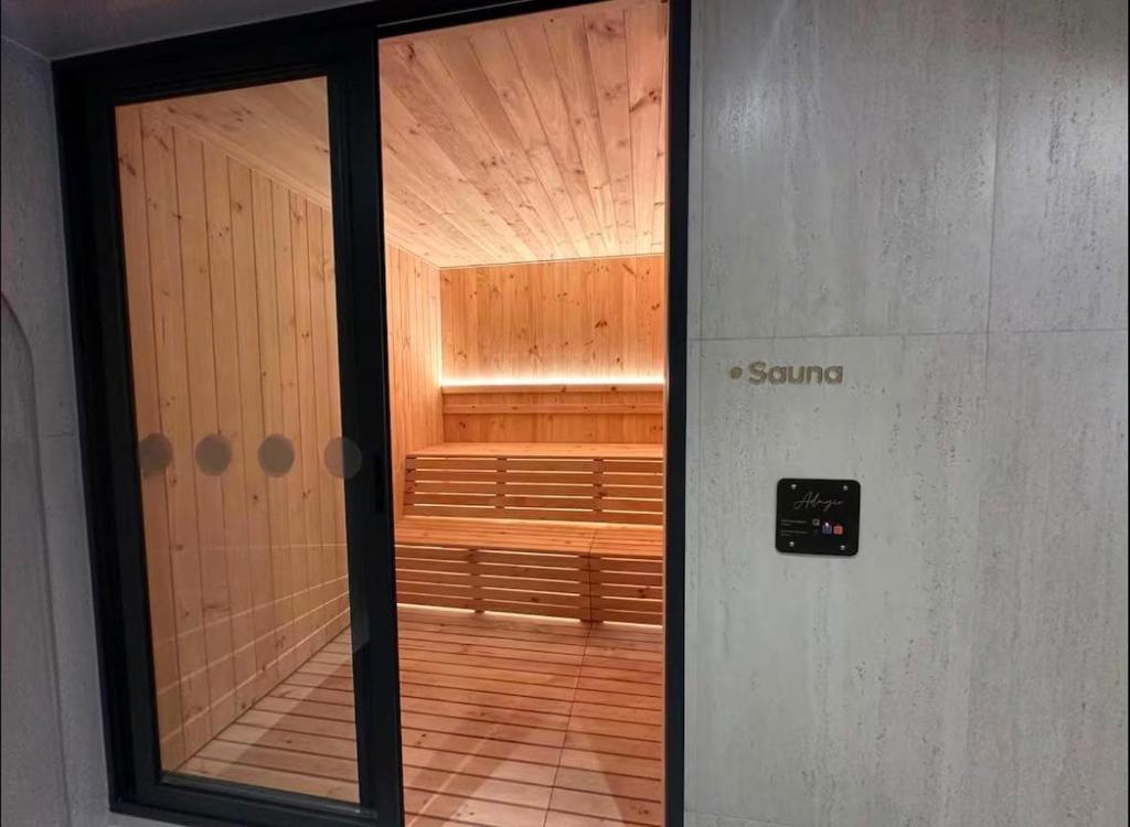 Lujosa suite de 2 ambientes piscina gym parqueadero - 4