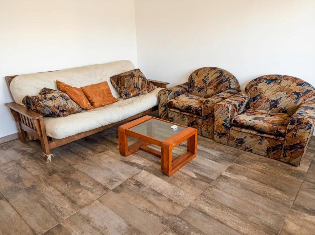 Casa con piscina y quincho, para familias - 3