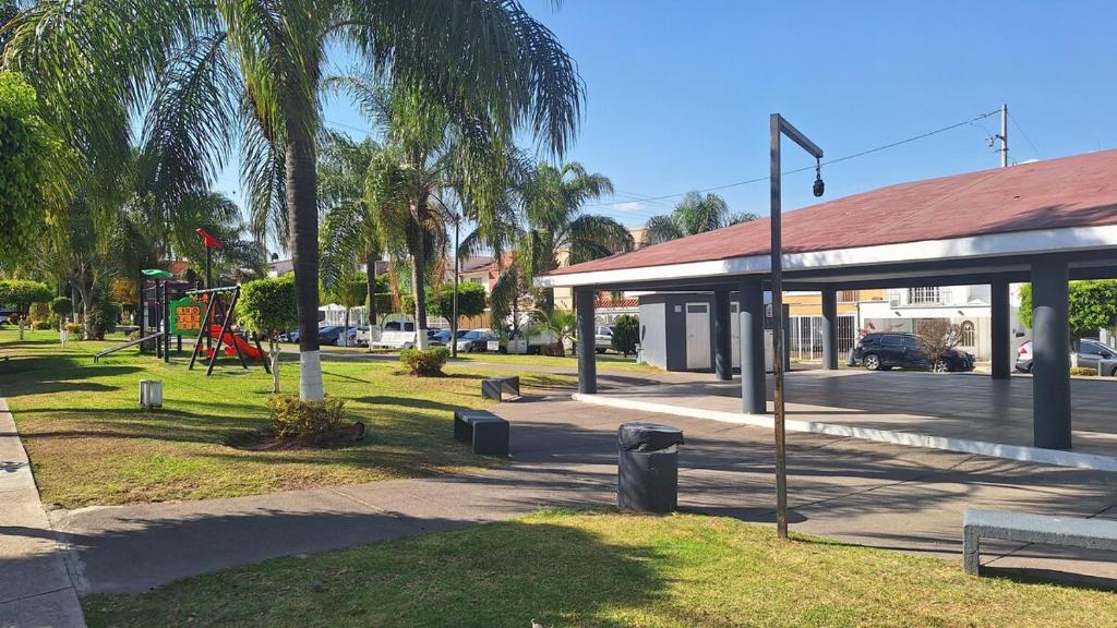Casa en Coto Zapopan Seguridad, Confort y Terraza - 5