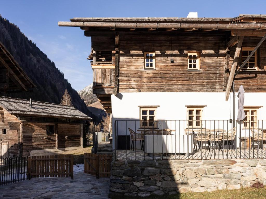historic Chalet Raneburg - 2