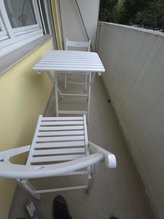 modern flat close to citycenter, 100m bus, 4 min metro - 4