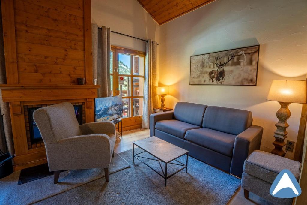 Beautifully Renovated 3 Bedroom Apartment - Arc 1950 - 2