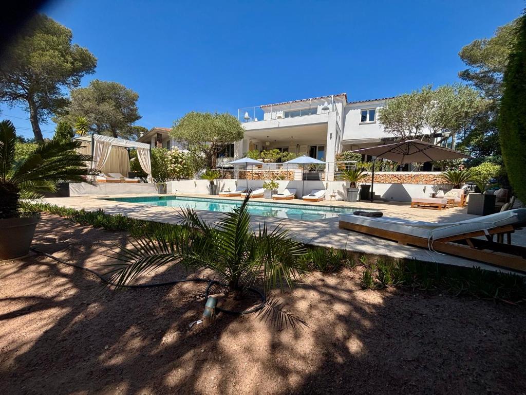Villa "LES ALIZES" Etage côté PISCINE - APERCU MER - 2
