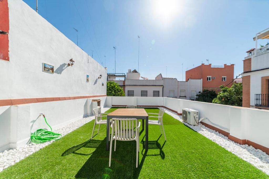 Home2Book Seville House with Private Rooftop - 2