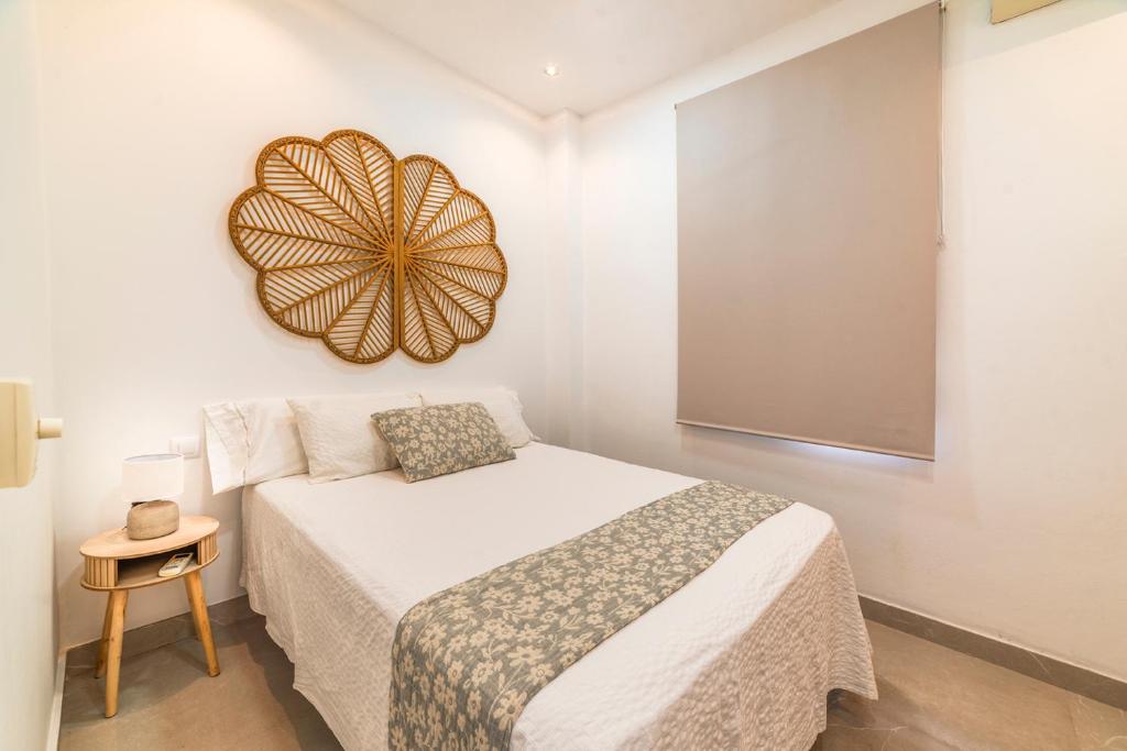 Home2Book Seville House with Private Rooftop - 3