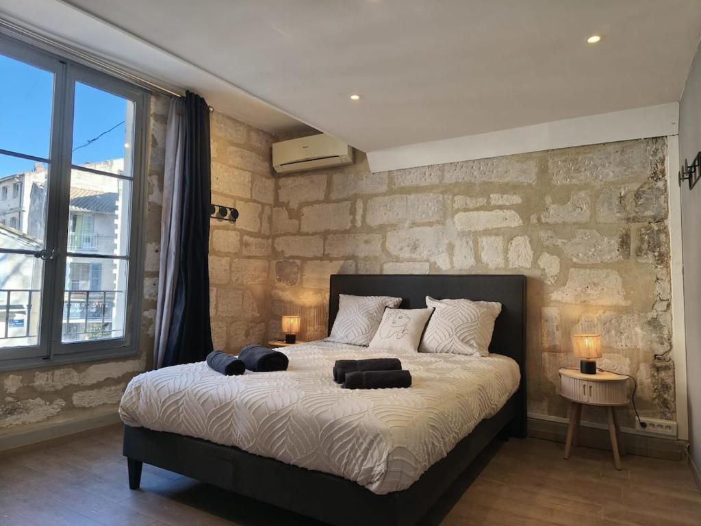 Le Mistral, appartement climatisé intramuros avec terrasse , proche palais des papes et pont d'Avignon - 1