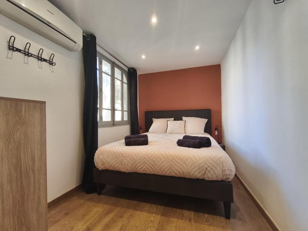 Le Mistral, appartement climatisé intramuros avec terrasse , proche palais des papes et pont d'Avignon - 4