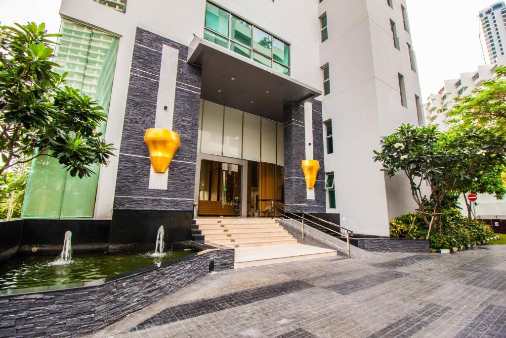 Entrance, Wongamart Tower by Pattaya Sunny Rentals in Pattaya