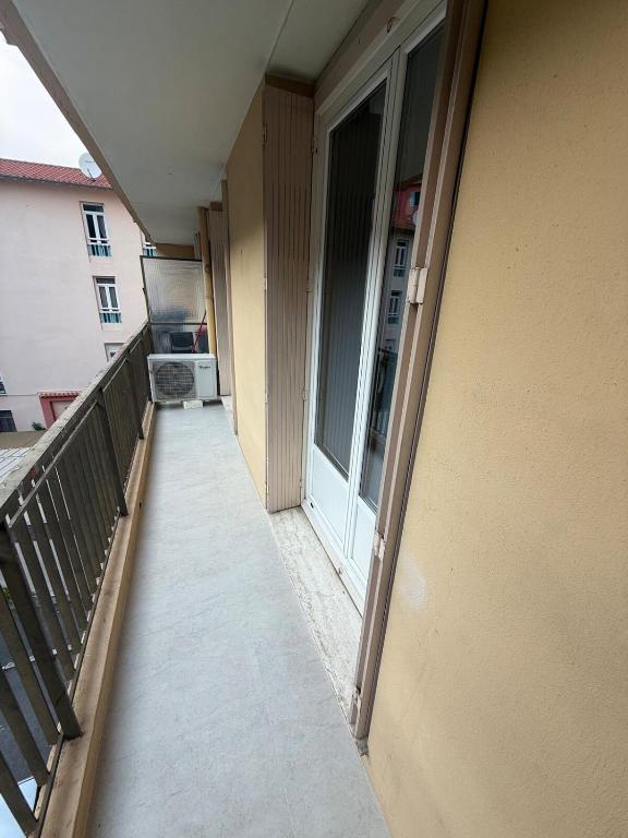 Modern Apartment with Private Parking - 5