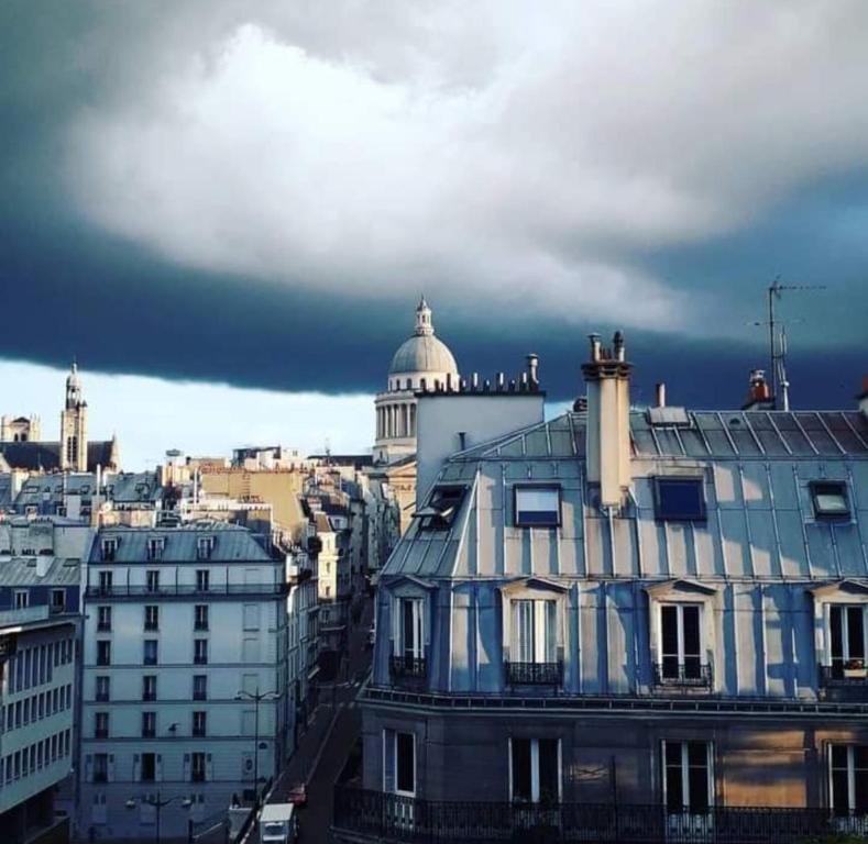 Vue sur Paris Coeur historique Charmant Nid contemporain équipé Ascenseur Climatisation - 1