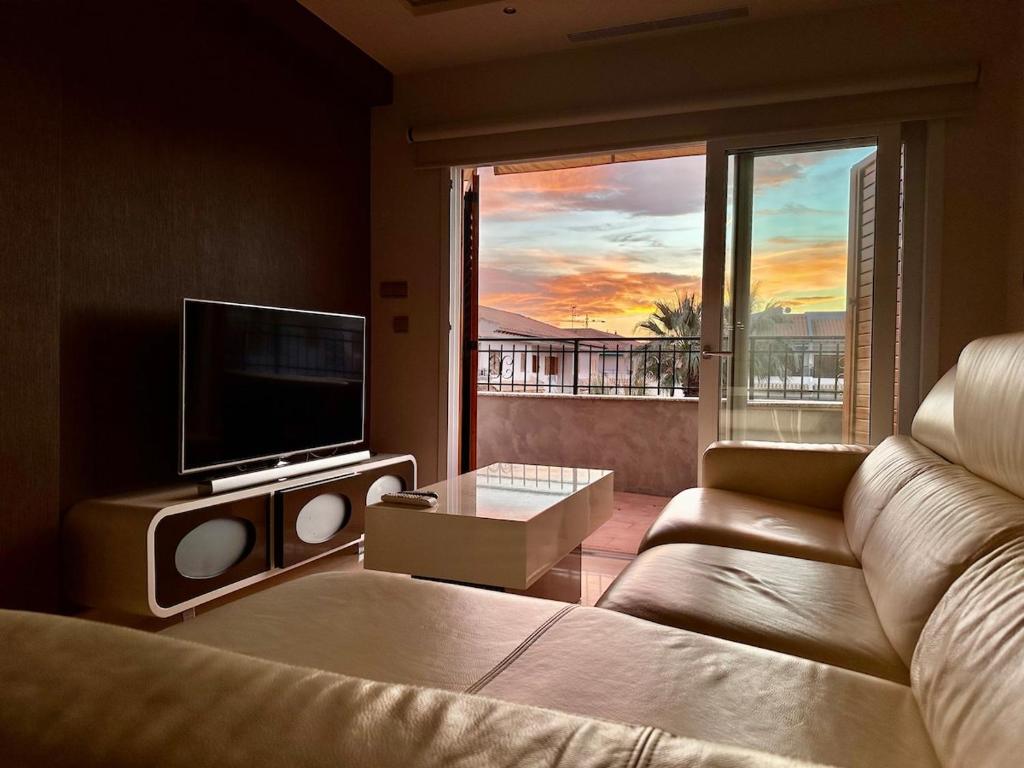Luxurious Coastal Apartment Pet-Friendly - 2
