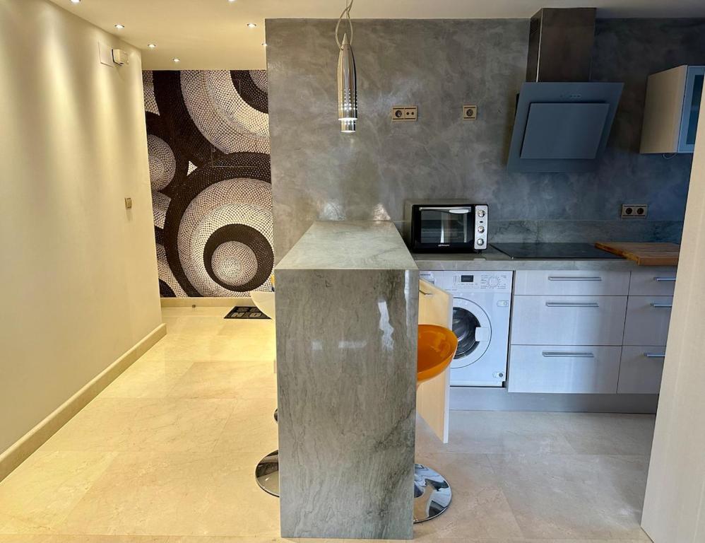 Luxurious Coastal Apartment Pet-Friendly - 4