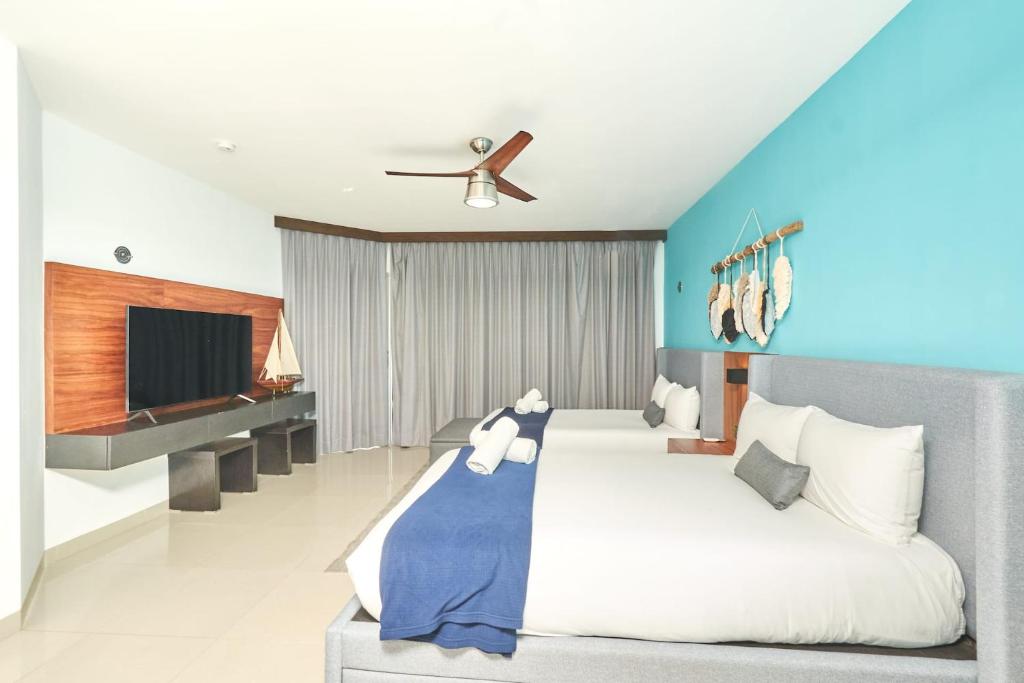 Mareazul Luxury Condo Beach & Resort Pools - 1