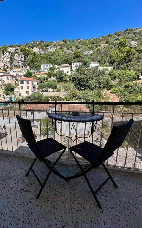 Studio lumineux avec balcon proche tram - 2