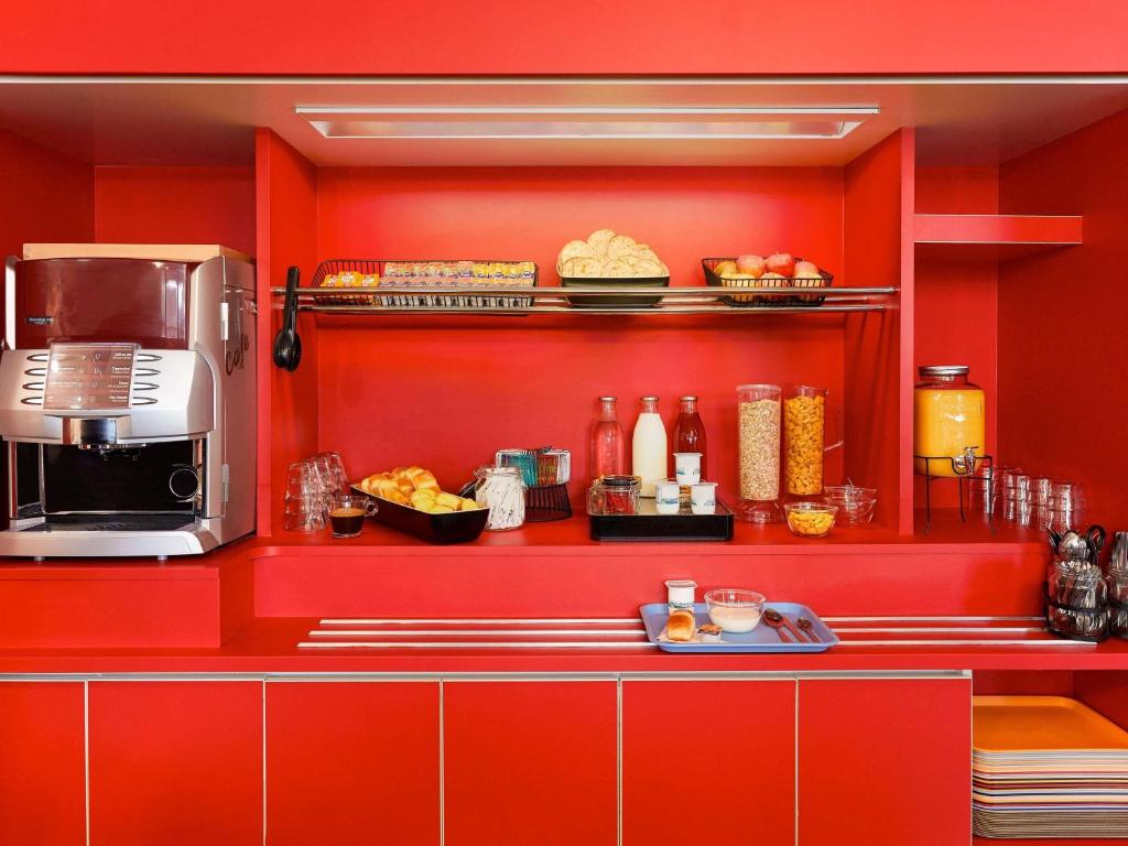 Food and beverages, hotelF1 Paris Gennevilliers in Paris