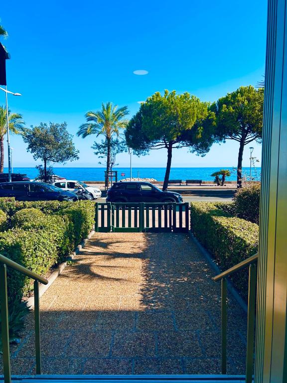 Riviera 1 ou Riviera 2 ou réservez les 2 Front de Mer Cagnes sur Mer Promenade de la plage - 1