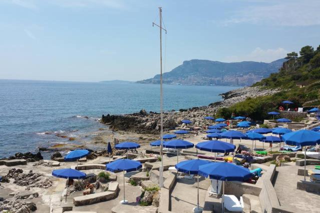 3 rooms sea view private park and beach - 2