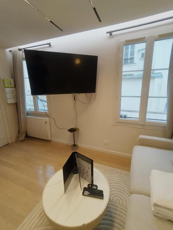 New Renovated Studio Invalides EiffelTower Paris 7 - 4