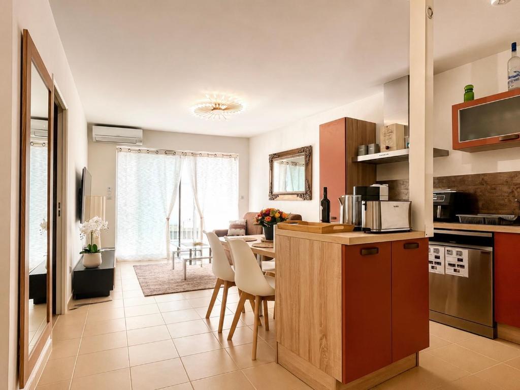 New 2-Room Apartment with Terrace & Air Conditioning - 3